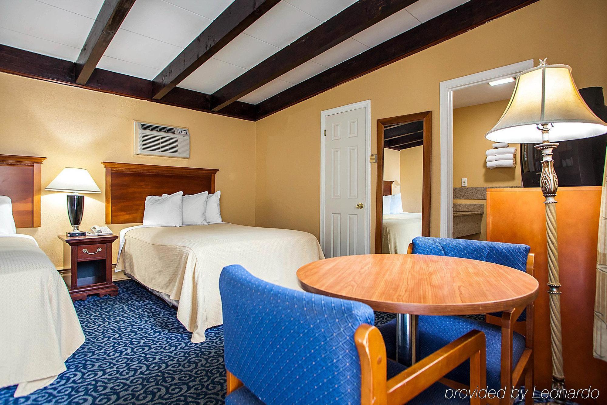 Rodeway Inn Wall Exterior photo