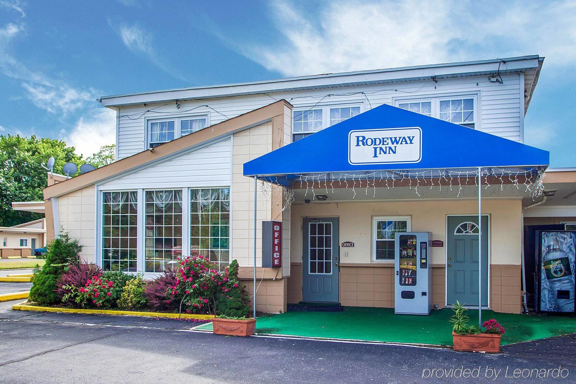 Rodeway Inn Wall Exterior photo