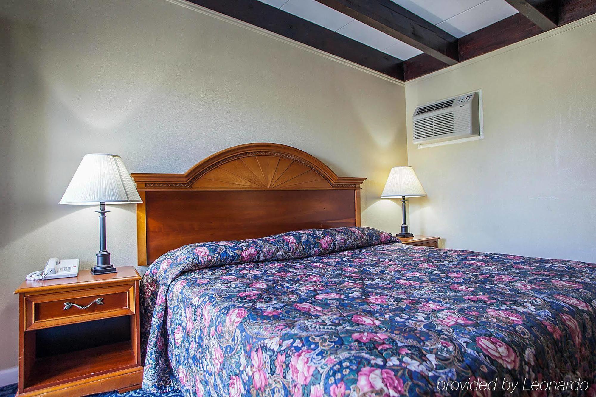 Rodeway Inn Wall Exterior photo