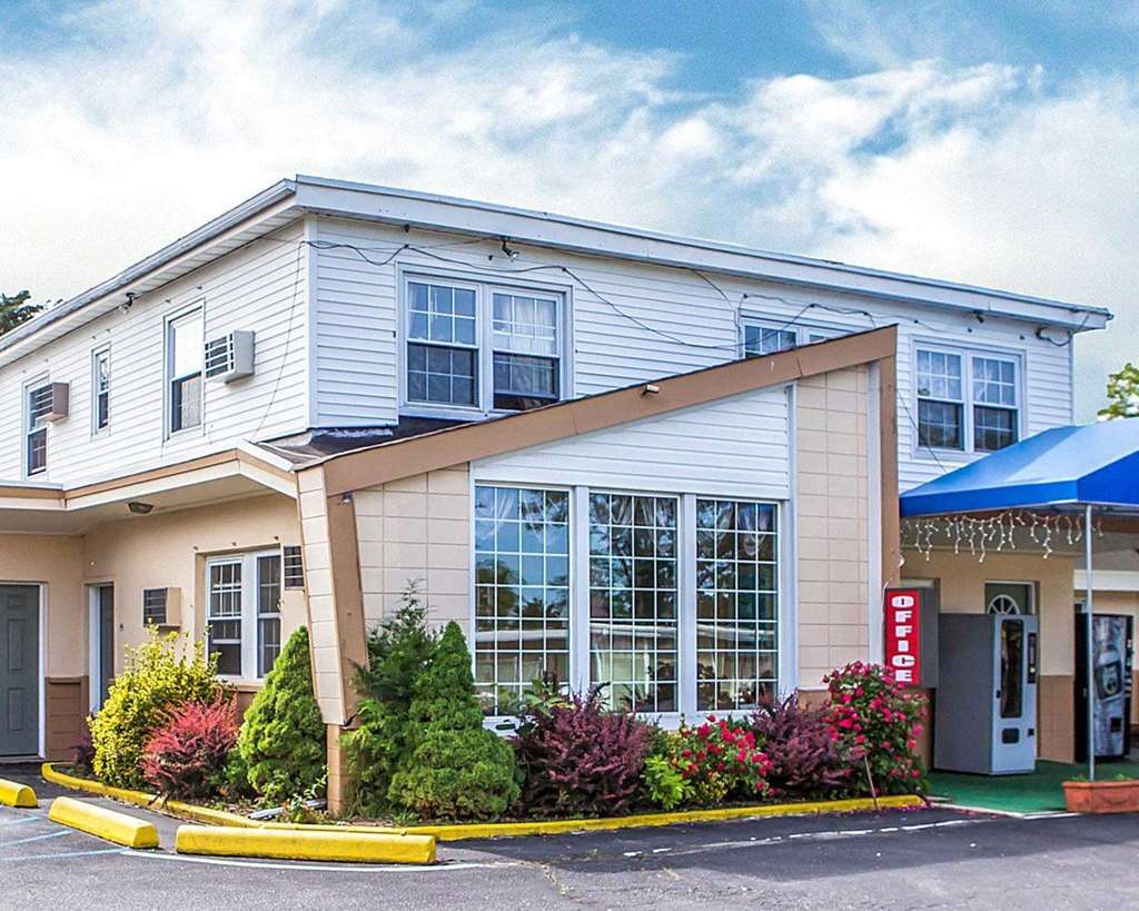 Rodeway Inn Wall Exterior photo